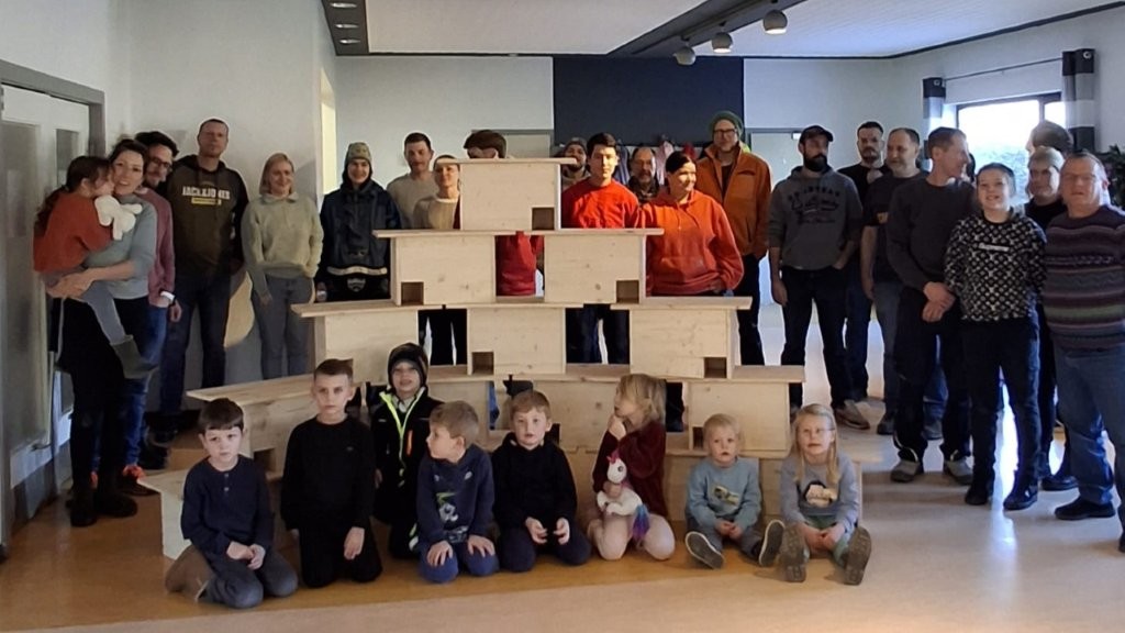 Wilkenrother bauen Igelhäuser